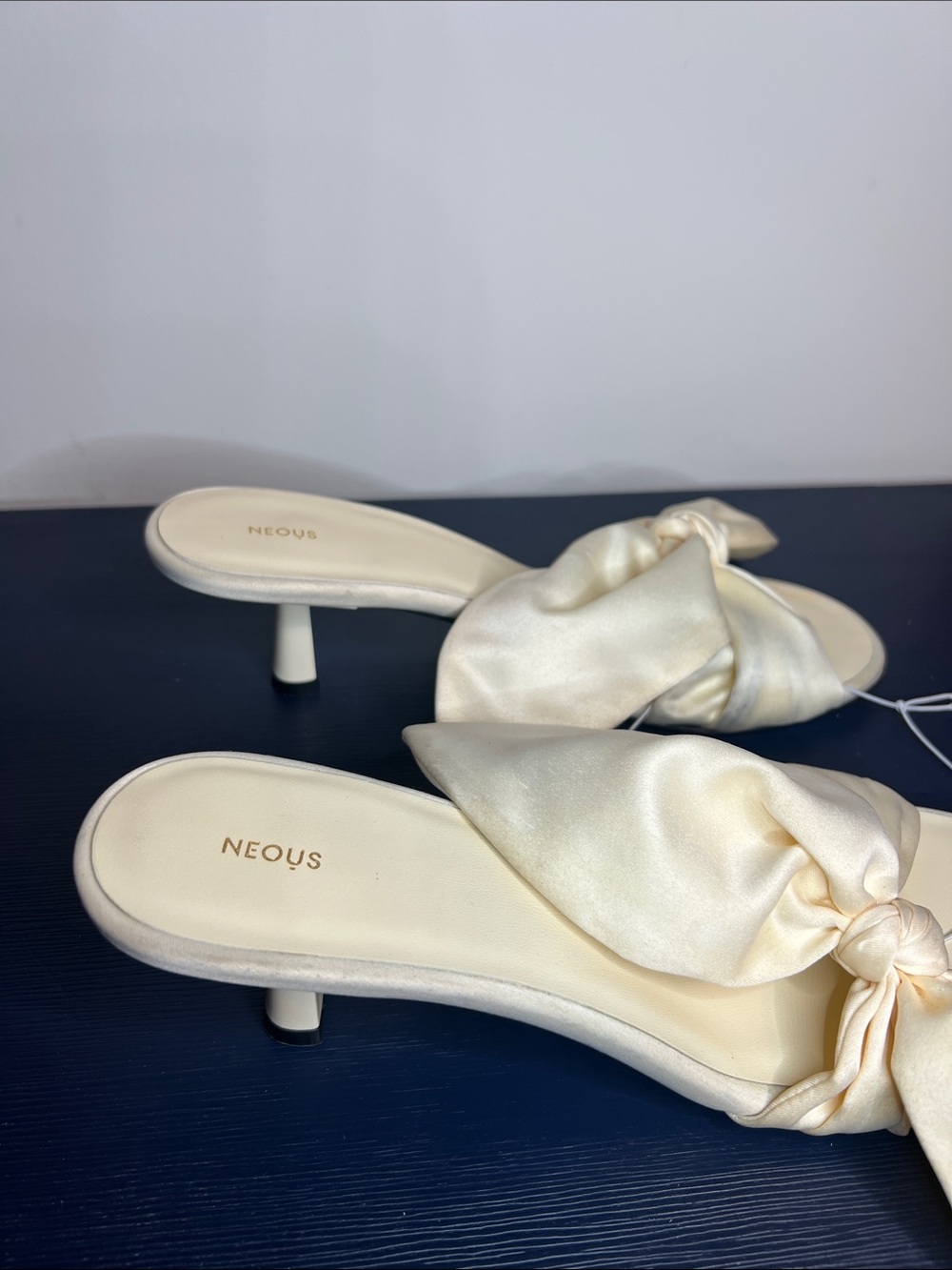 Neous Satin Knot Mule Heels in Cream Size 39 - Picture 5 of 17